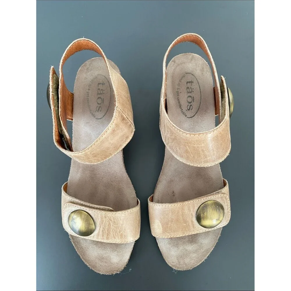 Taos Footwear Taupe Suede Wedge Sandals Hook & Loop 39 /US 8.5 Boho Chic Coastal